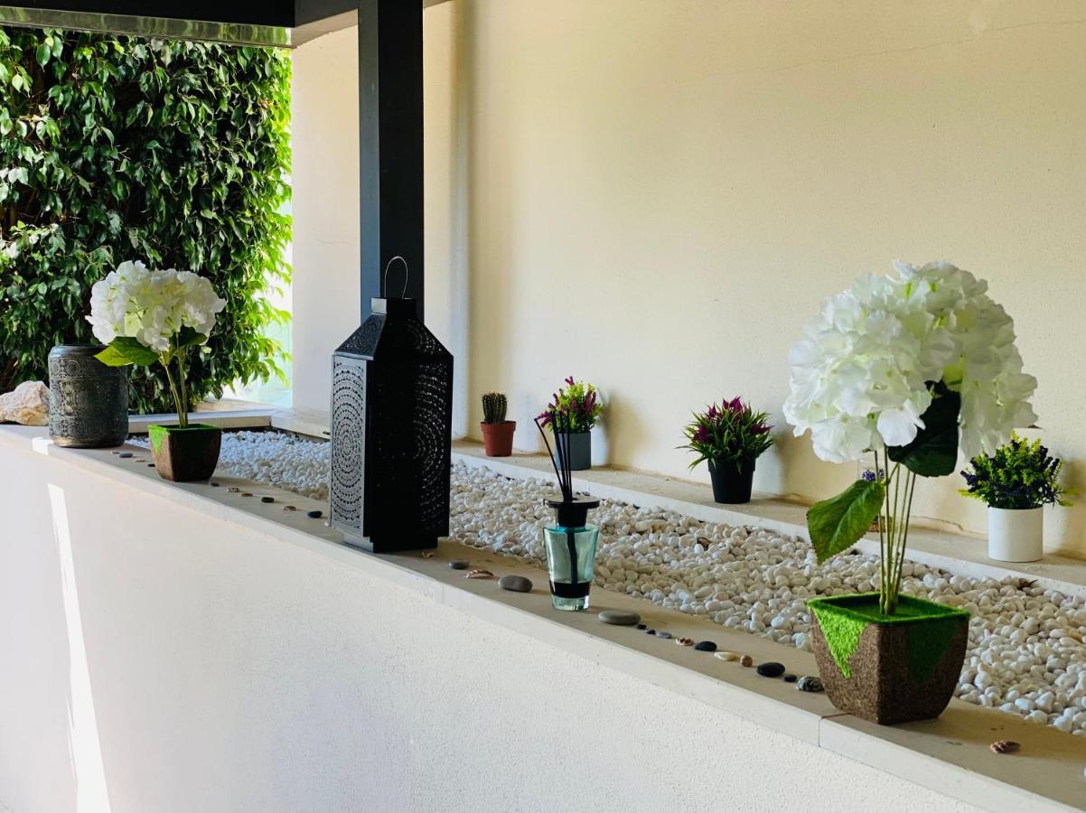 Amazing Two Bedroom Apartment In Los Flamingos, Marbella エステポナ エクステリア 写真