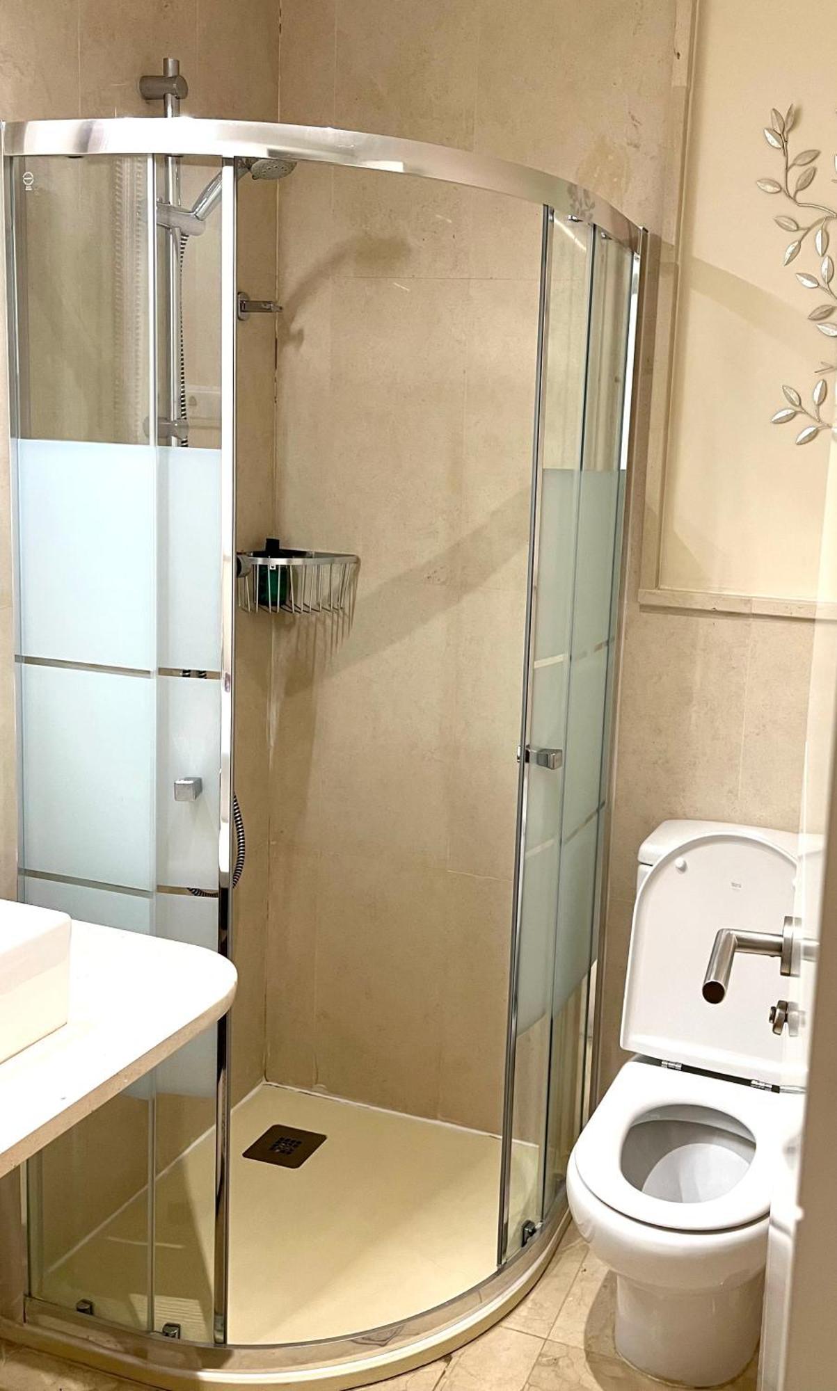 Amazing Two Bedroom Apartment In Los Flamingos, Marbella エステポナ エクステリア 写真