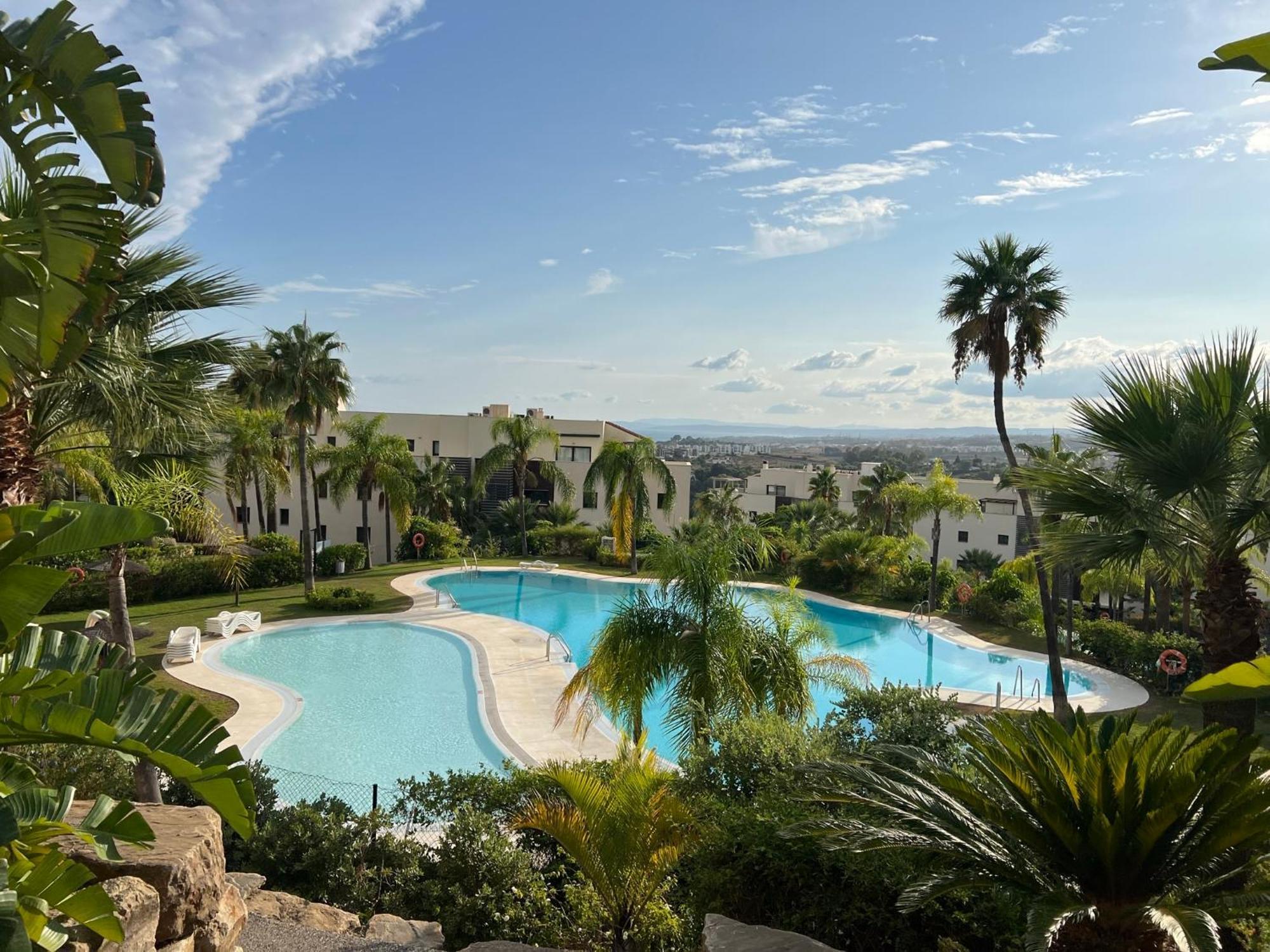 Amazing Two Bedroom Apartment In Los Flamingos, Marbella エステポナ エクステリア 写真