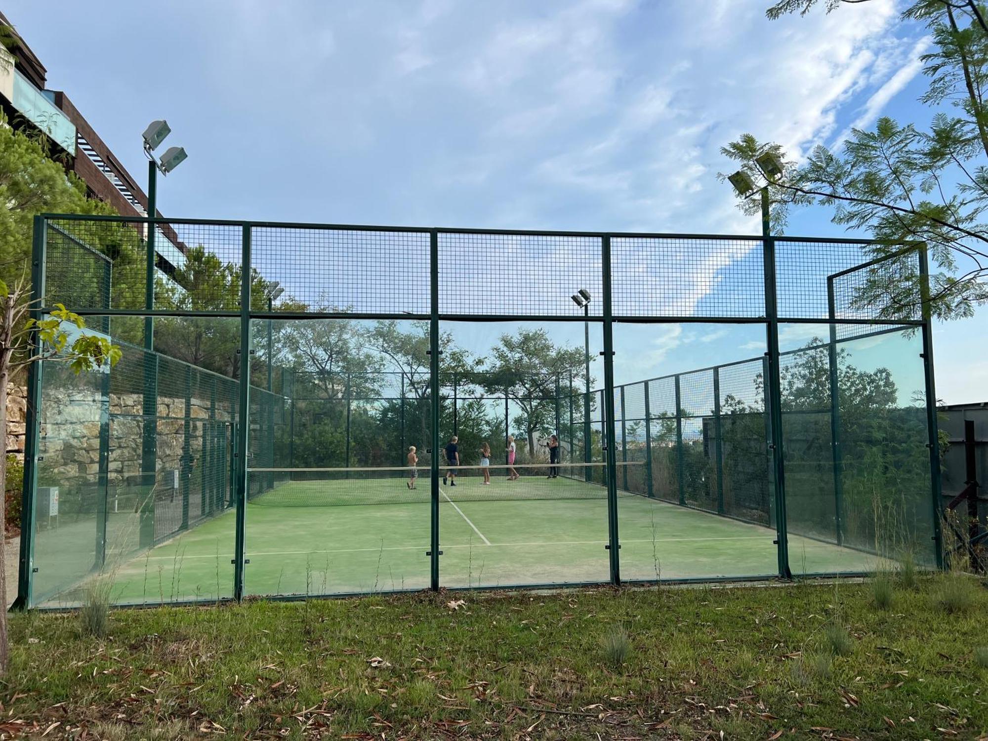 Amazing Two Bedroom Apartment In Los Flamingos, Marbella エステポナ エクステリア 写真