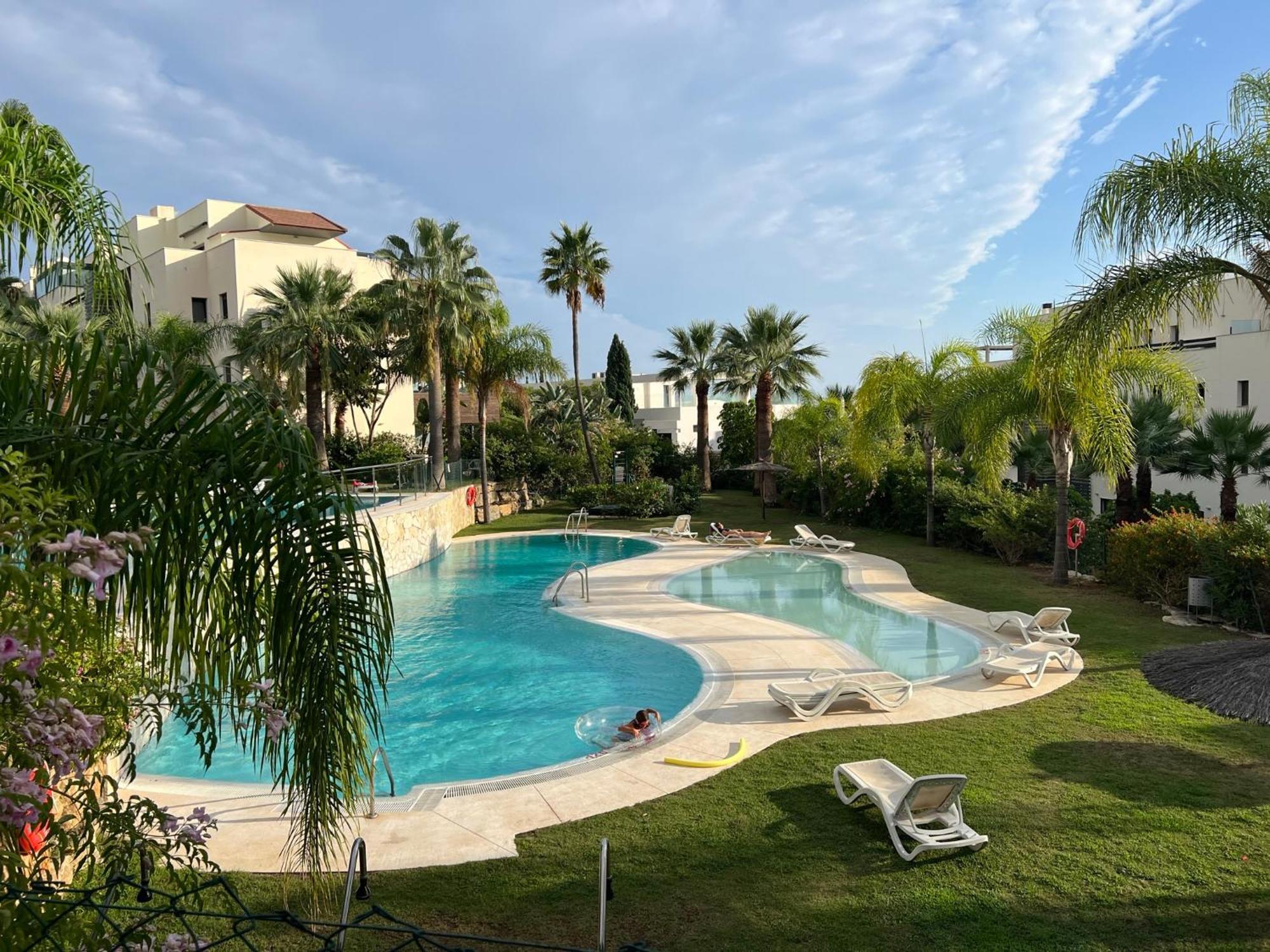 Amazing Two Bedroom Apartment In Los Flamingos, Marbella エステポナ エクステリア 写真