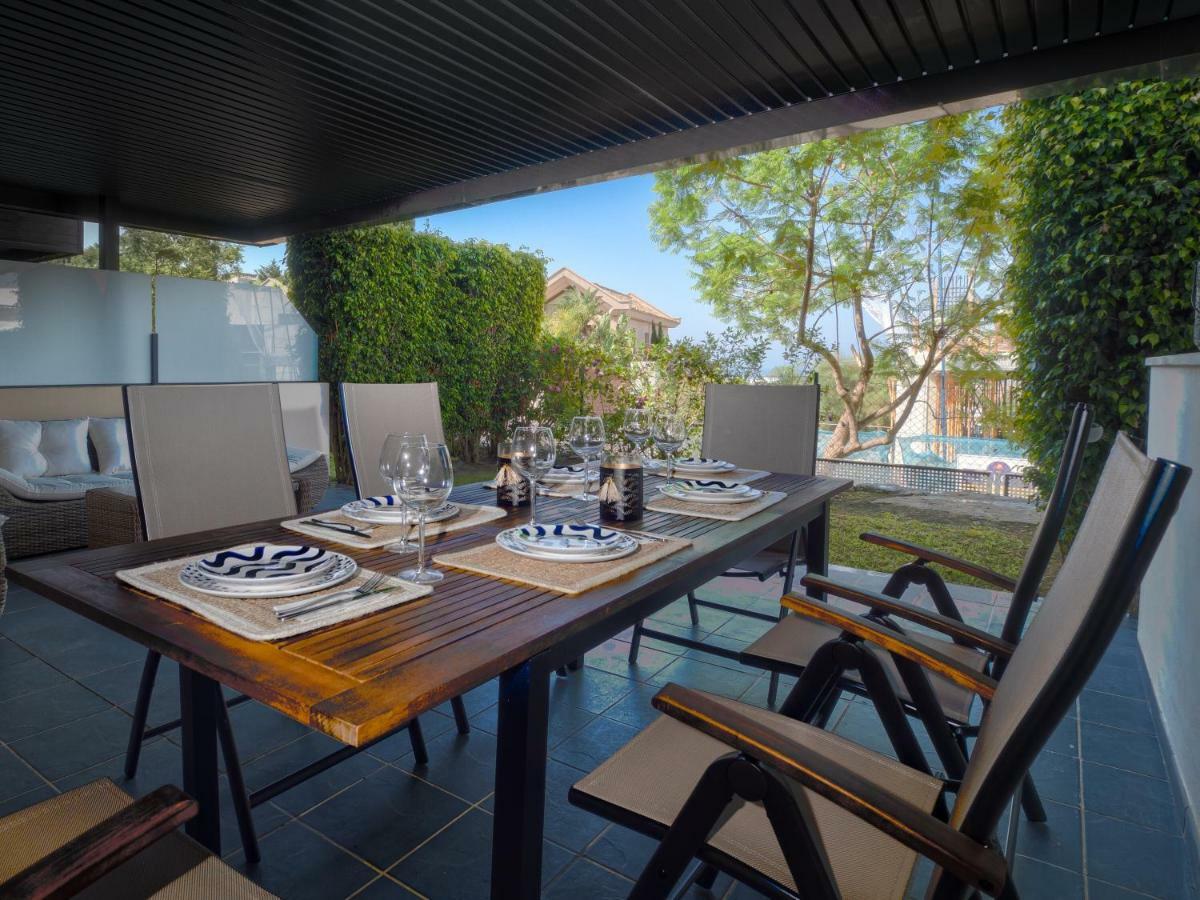 Amazing Two Bedroom Apartment In Los Flamingos, Marbella エステポナ エクステリア 写真