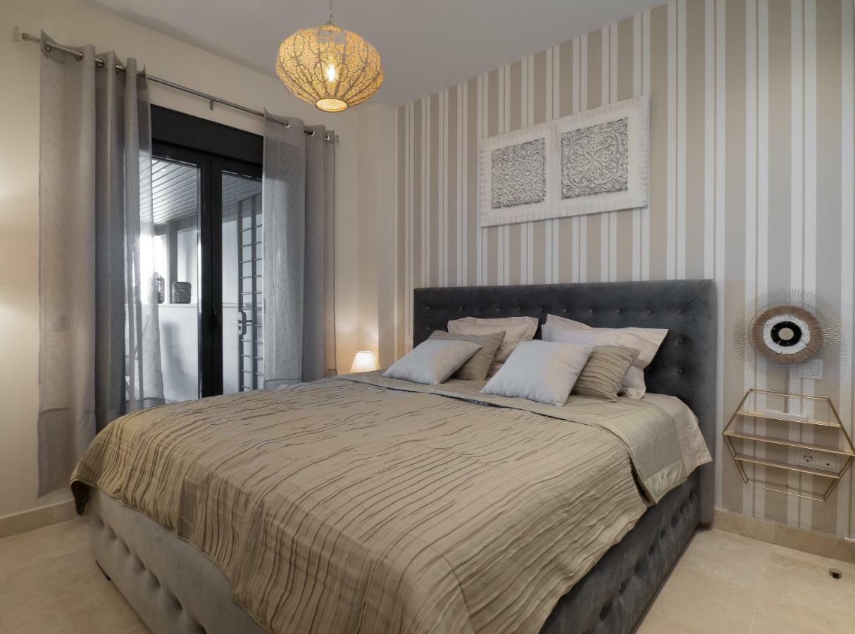 Amazing Two Bedroom Apartment In Los Flamingos, Marbella エステポナ エクステリア 写真
