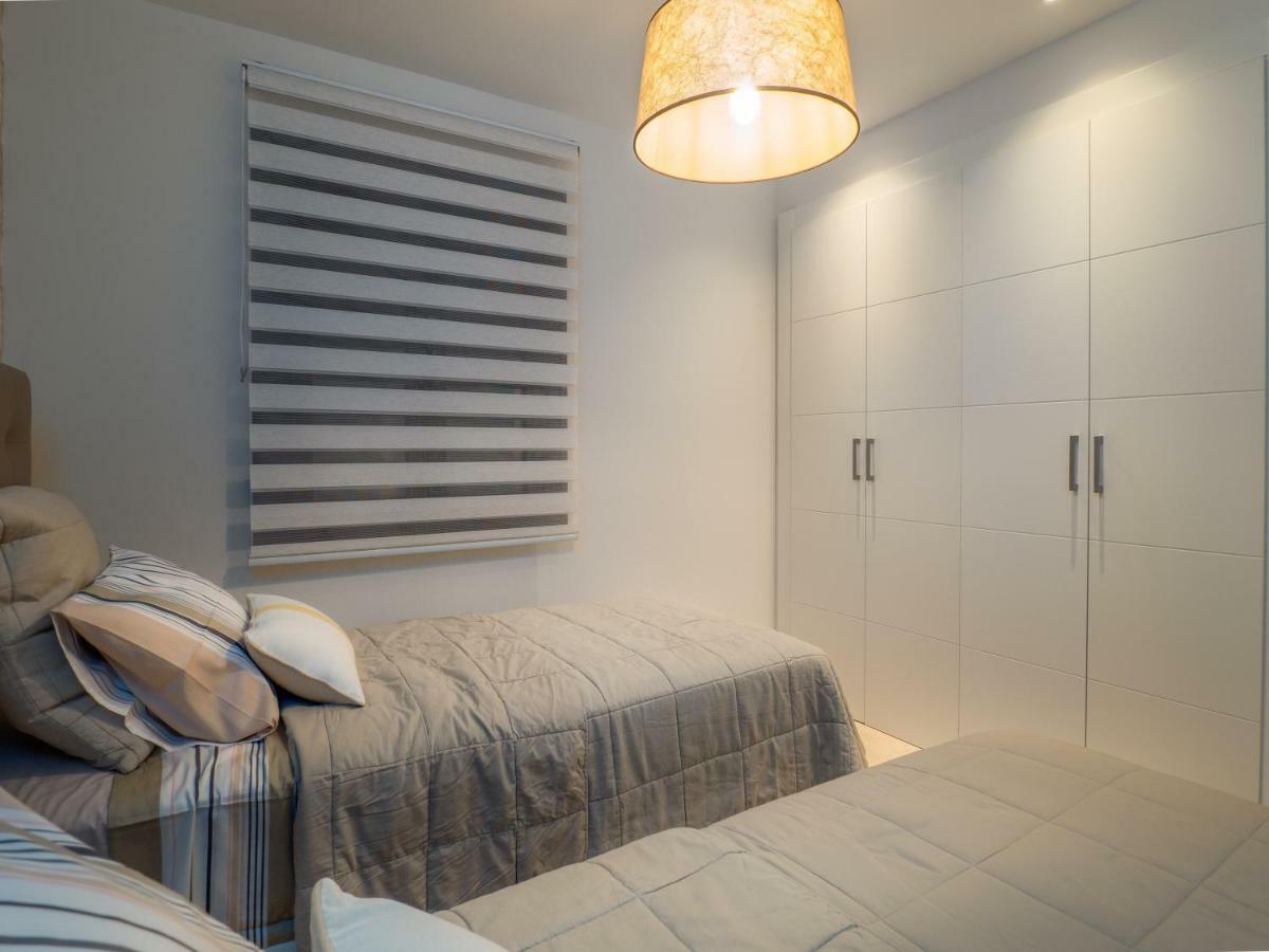 Amazing Two Bedroom Apartment In Los Flamingos, Marbella エステポナ エクステリア 写真