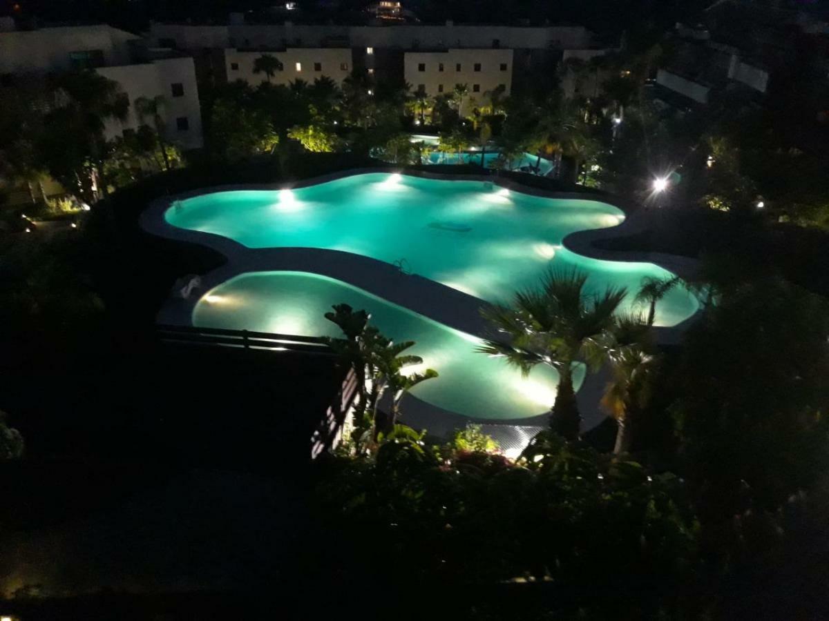 Amazing Two Bedroom Apartment In Los Flamingos, Marbella エステポナ エクステリア 写真