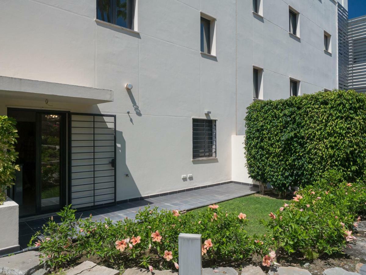 Amazing Two Bedroom Apartment In Los Flamingos, Marbella エステポナ エクステリア 写真