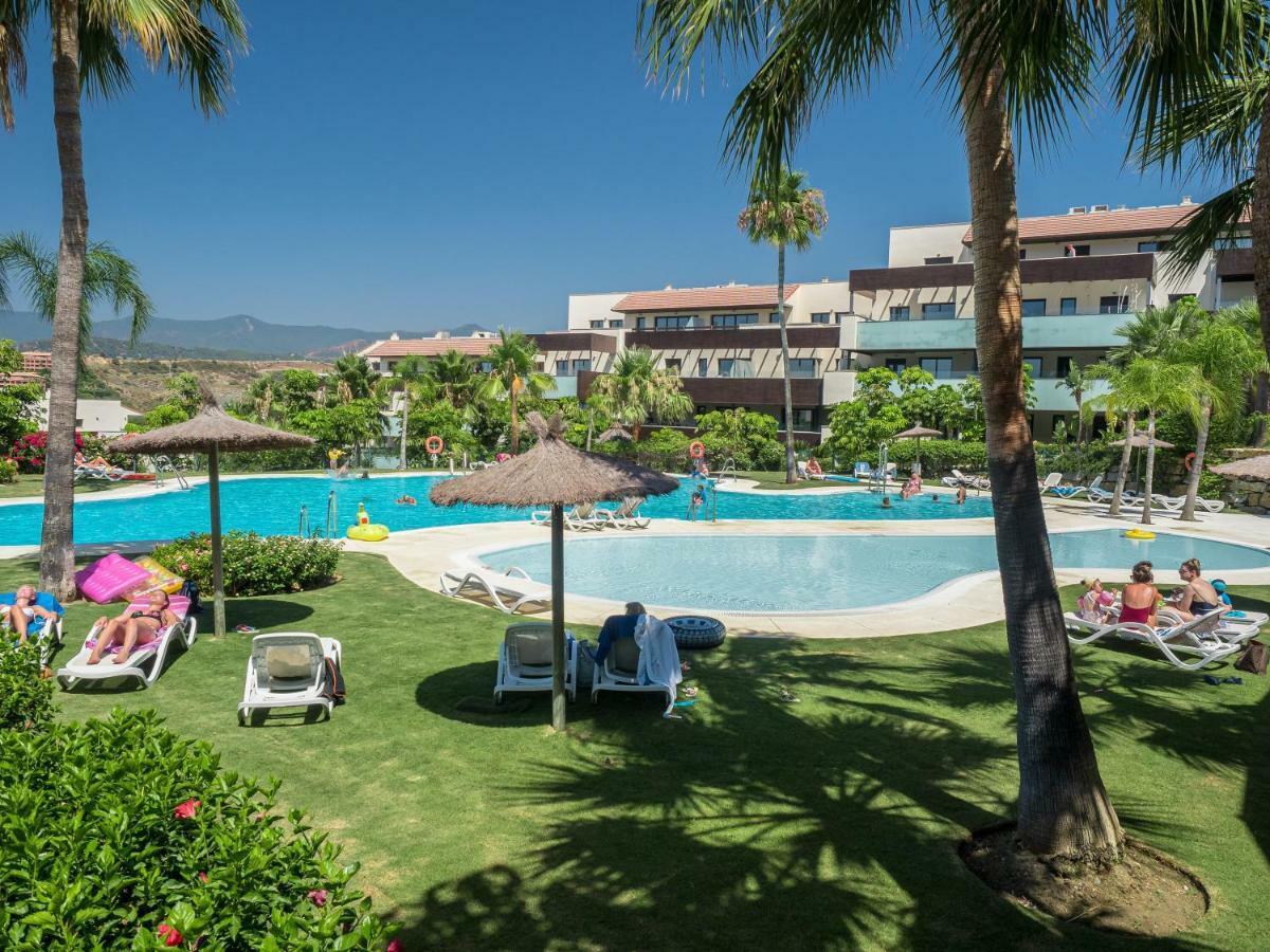 Amazing Two Bedroom Apartment In Los Flamingos, Marbella エステポナ エクステリア 写真