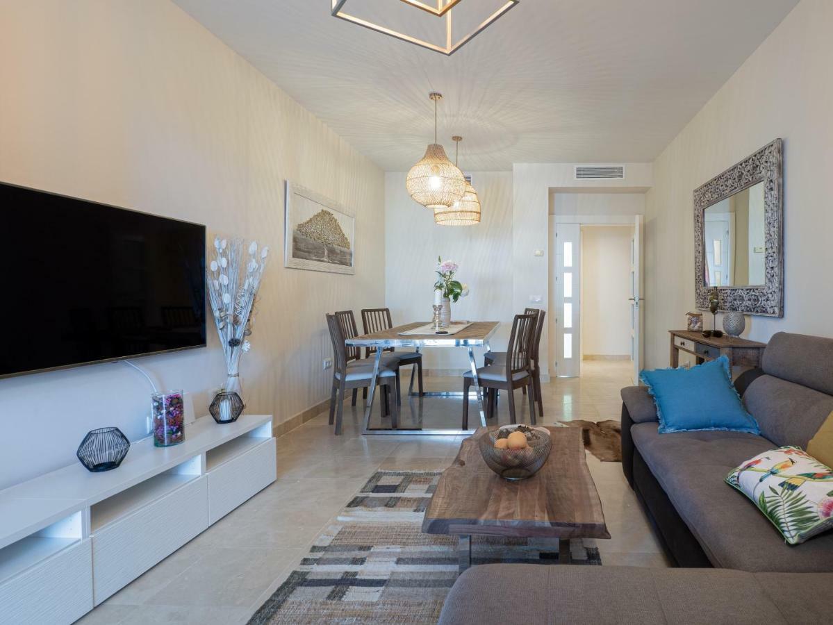 Amazing Two Bedroom Apartment In Los Flamingos, Marbella エステポナ エクステリア 写真