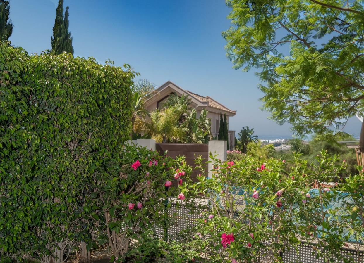 Amazing Two Bedroom Apartment In Los Flamingos, Marbella エステポナ エクステリア 写真